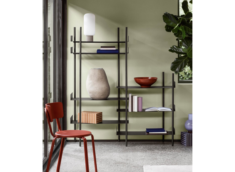 B: Nobuko Hyldesstem Sort 4st ben (131cm), 4 hylder