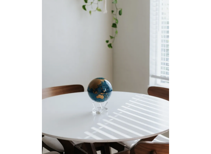 Moving Globe Blue-Gold 6"