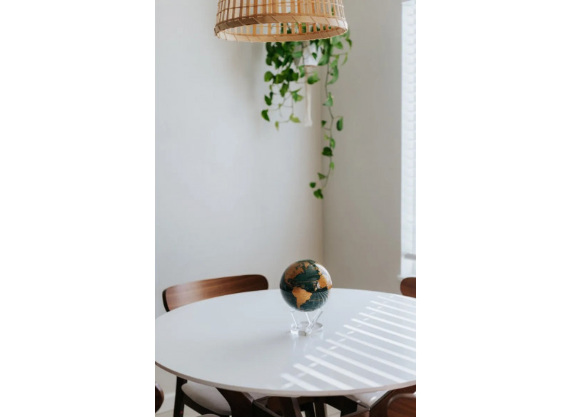 Moving Globe Green-Gold