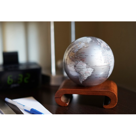 Arched pedestal for Mova