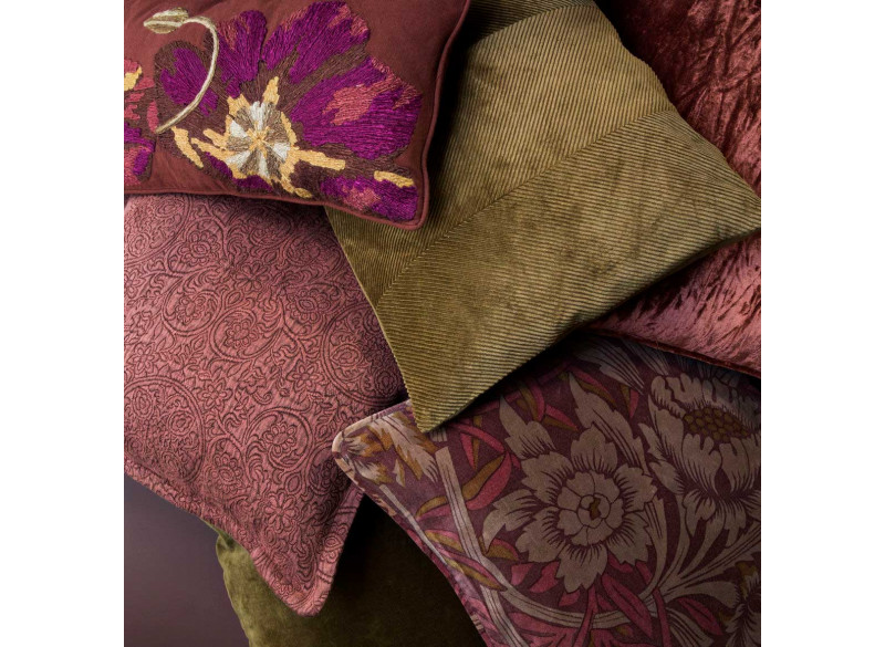 Pude embroid maghony 25x45