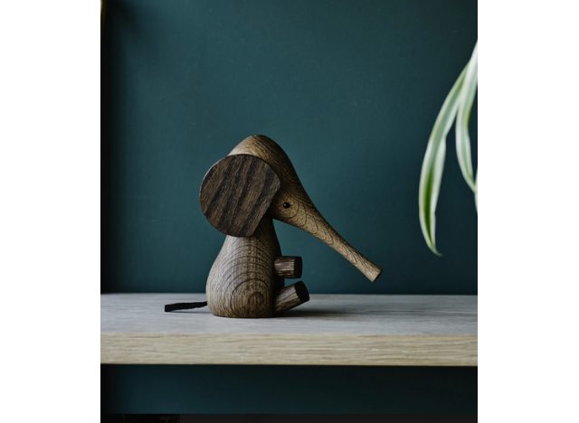 Baby Elefant Røget eg