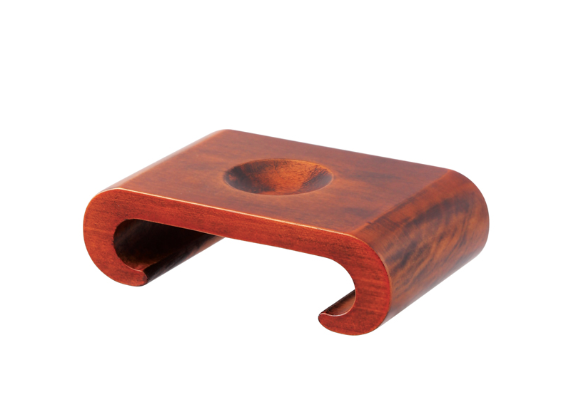 Arched pedestal for Mova